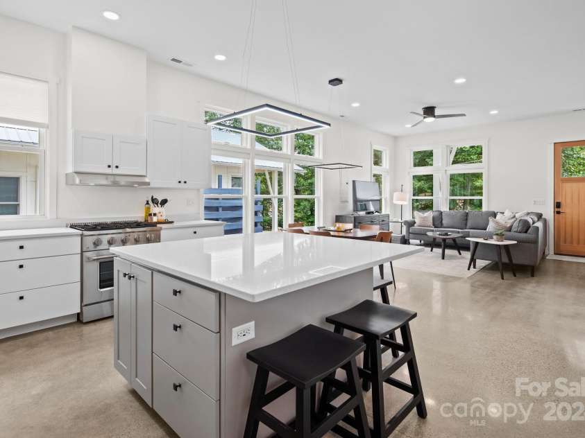 605 Hiawassee Avenue, Black Mountain, NC 28711.  MLS# CAR4202408, YatesRealty ID 12331. Open Kitchen