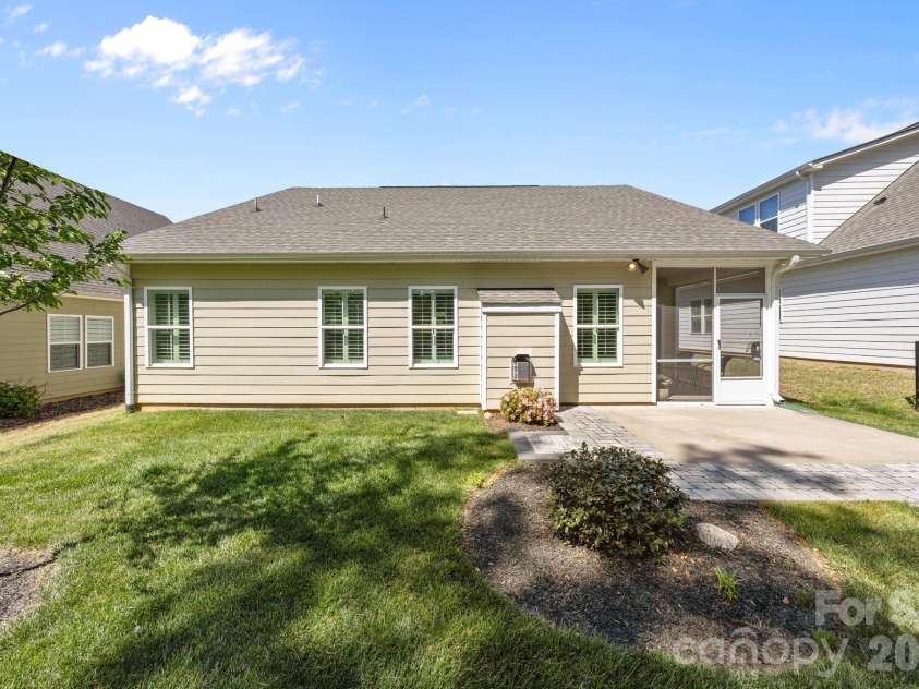 10277 October Glory Way, Charlotte, NC 28215.  MLS# CAR4369336, YatesRealty ID 12332. 
