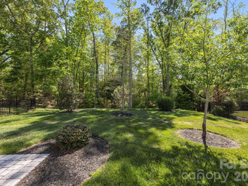 10277 October Glory Way, Charlotte, NC 28215.  MLS# CAR4369336, YatesRealty ID 12332. 