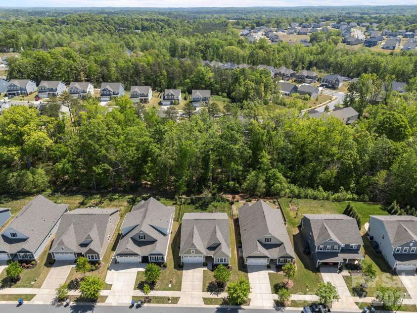 10277 October Glory Way, Charlotte, NC 28215.  MLS# CAR4369336, YatesRealty ID 12332. 