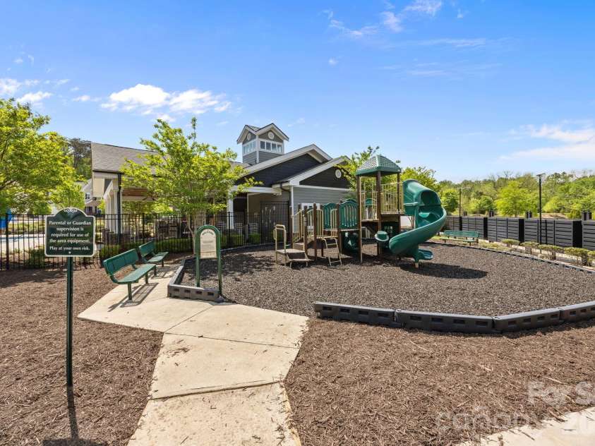 10277 October Glory Way, Charlotte, NC 28215.  MLS# CAR4369336, YatesRealty ID 12332. 