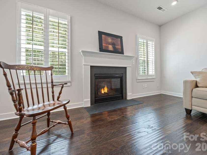 10277 October Glory Way, Charlotte, NC 28215.  MLS# CAR4369336, YatesRealty ID 12332. Fireplace in Great Room