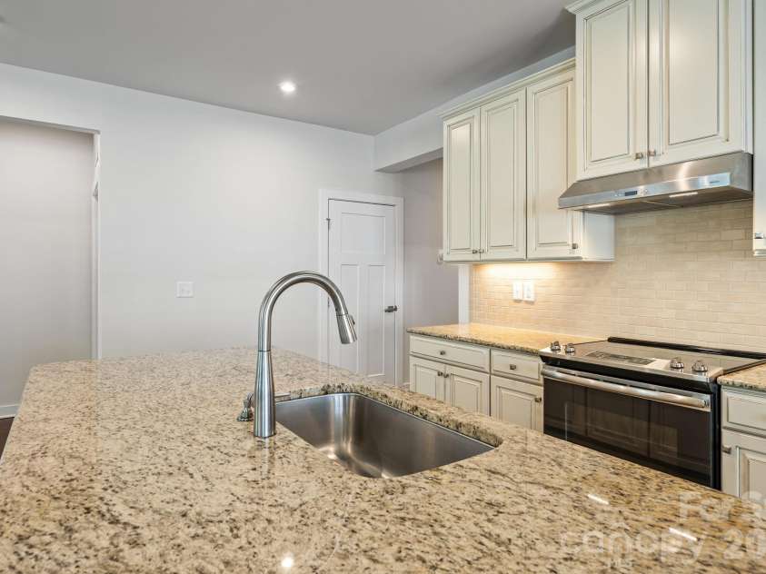 10277 October Glory Way, Charlotte, NC 28215.  MLS# CAR4369336, YatesRealty ID 12332. Island