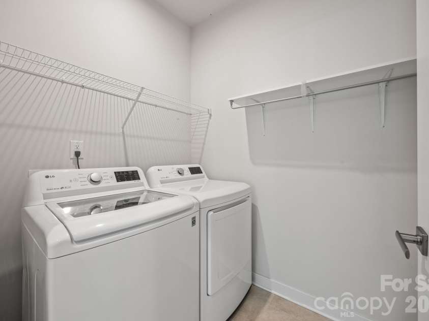 10277 October Glory Way, Charlotte, NC 28215.  MLS# CAR4369336, YatesRealty ID 12332. Laundry