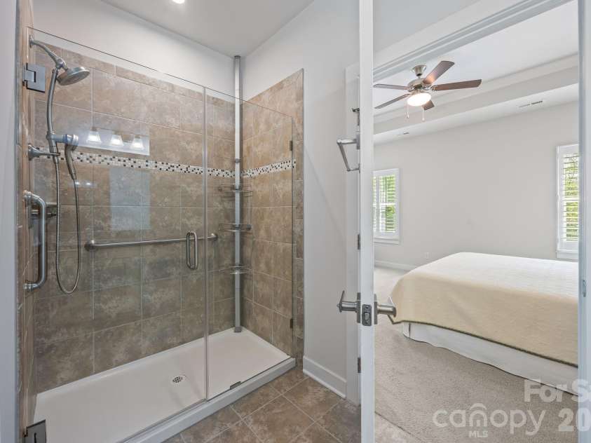 10277 October Glory Way, Charlotte, NC 28215.  MLS# CAR4369336, YatesRealty ID 12332. Primary Bath