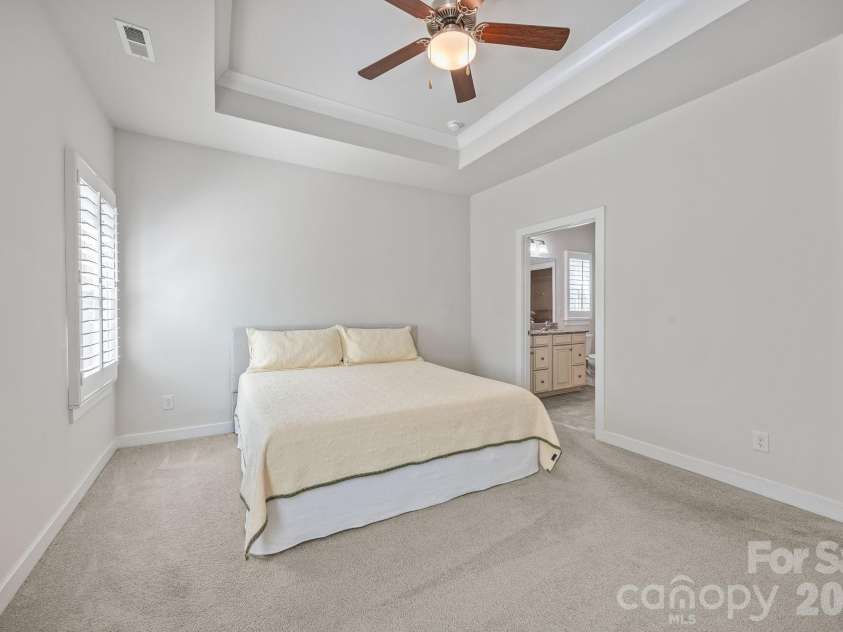 10277 October Glory Way, Charlotte, NC 28215.  MLS# CAR4369336, YatesRealty ID 12332. Primary Bedroom