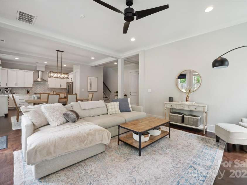 2637 Springway Drive, Charlotte, NC 28205.  MLS# CAR4254619, YatesRealty ID 12333. 