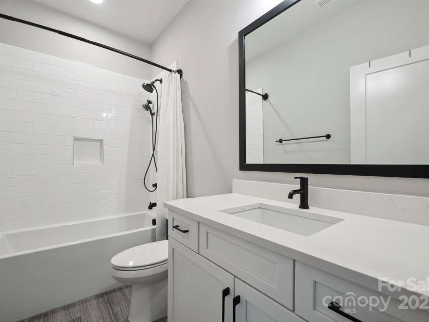 2637 Springway Drive, Charlotte, NC 28205.  MLS# CAR4254619, YatesRealty ID 12333. 