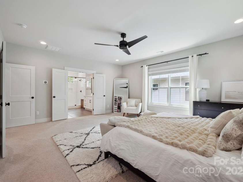 2637 Springway Drive, Charlotte, NC 28205.  MLS# CAR4254619, YatesRealty ID 12333. 