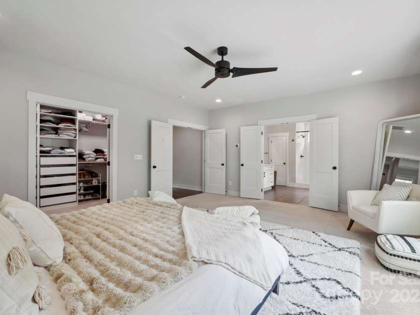 2637 Springway Drive, Charlotte, NC 28205.  MLS# CAR4254619, YatesRealty ID 12333. 