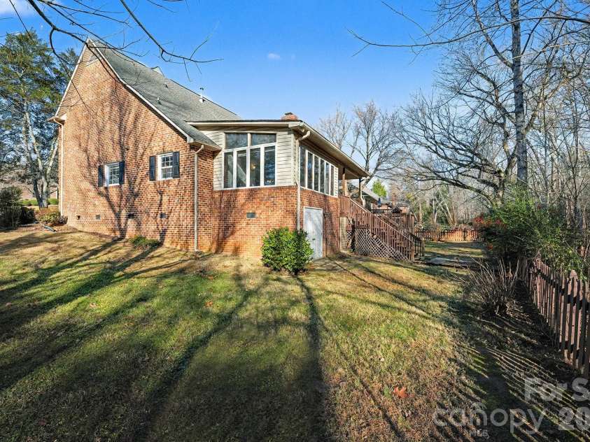1112 Thoroughbred Place, Concord, NC 28027.  MLS# CAR4361358, YatesRealty ID 12336. 