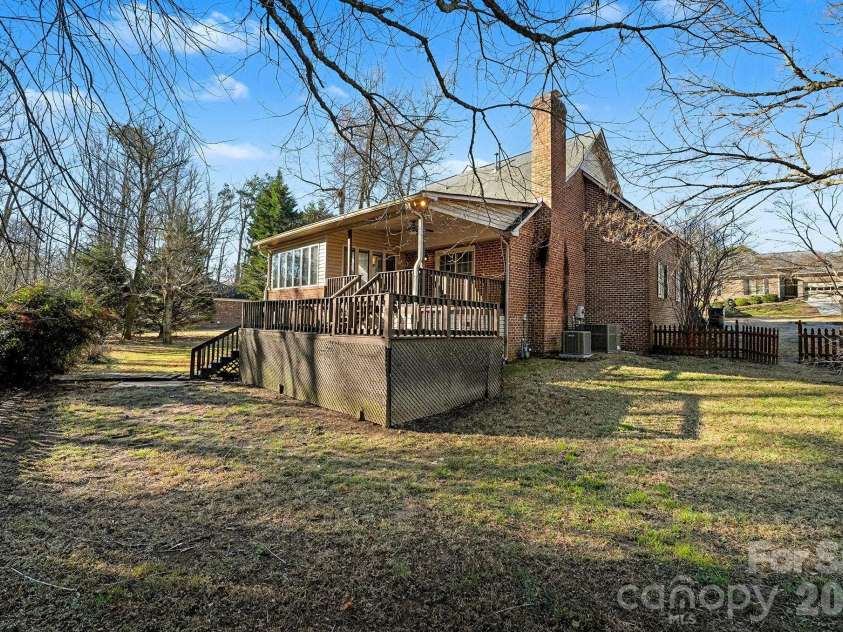 1112 Thoroughbred Place, Concord, NC 28027.  MLS# CAR4361358, YatesRealty ID 12336. 