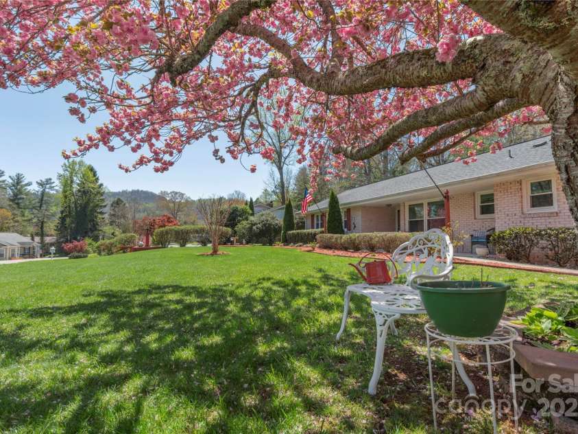 307 Tree Haven Boulevard, Hendersonville, NC 28791.  MLS# CAR4256725, YatesRealty ID 12336. 