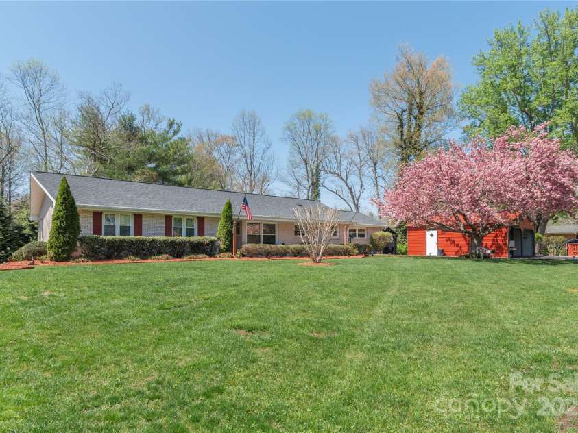 307 Tree Haven Boulevard, Hendersonville, NC 28791.  MLS# CAR4256725, YatesRealty ID 12336. 