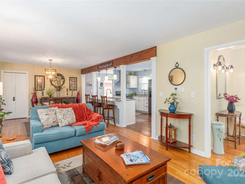 307 Tree Haven Boulevard, Hendersonville, NC 28791.  MLS# CAR4256725, YatesRealty ID 12336. 