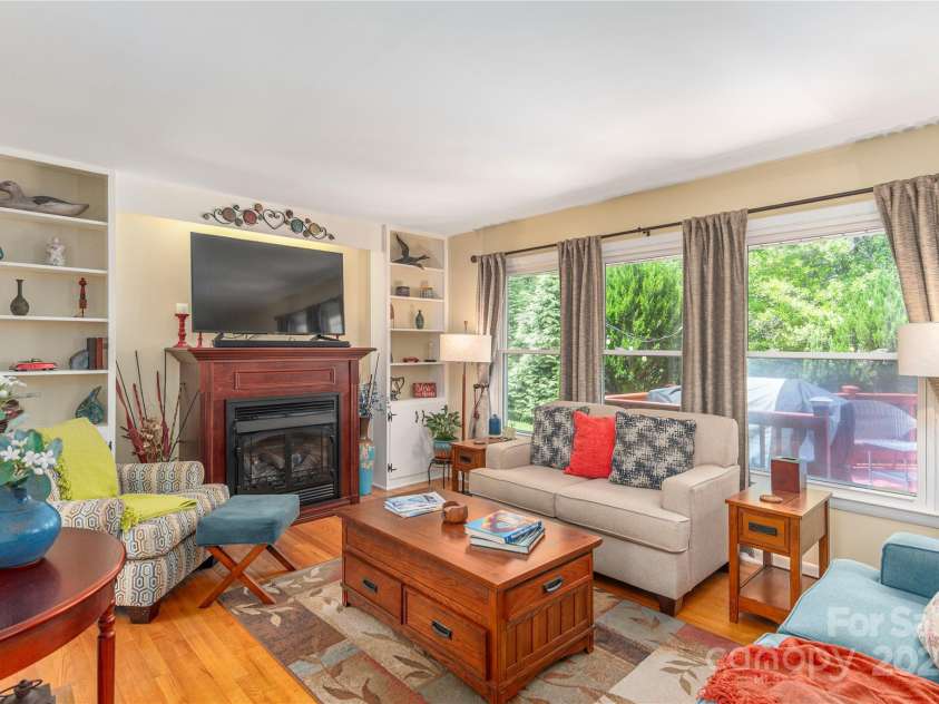 307 Tree Haven Boulevard, Hendersonville, NC 28791.  MLS# CAR4256725, YatesRealty ID 12336. 