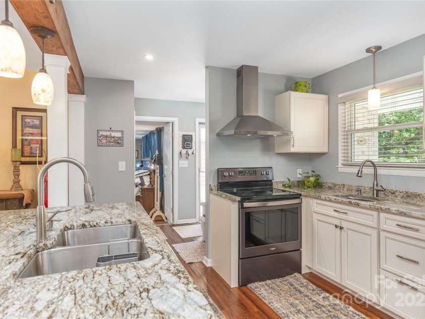 307 Tree Haven Boulevard, Hendersonville, NC 28791.  MLS# CAR4256725, YatesRealty ID 12336. 