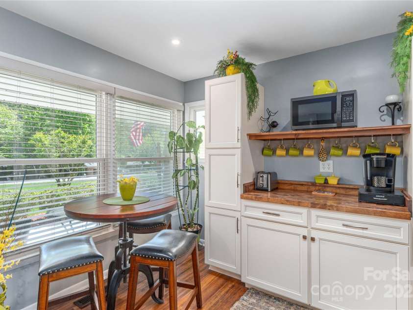 307 Tree Haven Boulevard, Hendersonville, NC 28791.  MLS# CAR4256725, YatesRealty ID 12336. 