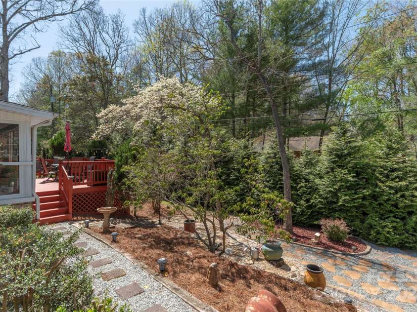 307 Tree Haven Boulevard, Hendersonville, NC 28791.  MLS# CAR4256725, YatesRealty ID 12336. 