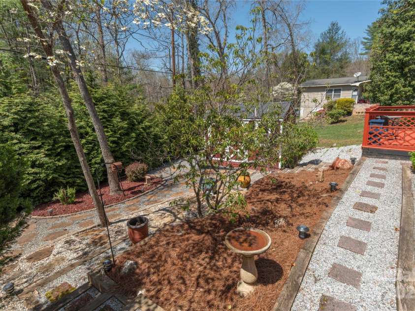 307 Tree Haven Boulevard, Hendersonville, NC 28791.  MLS# CAR4256725, YatesRealty ID 12336. 