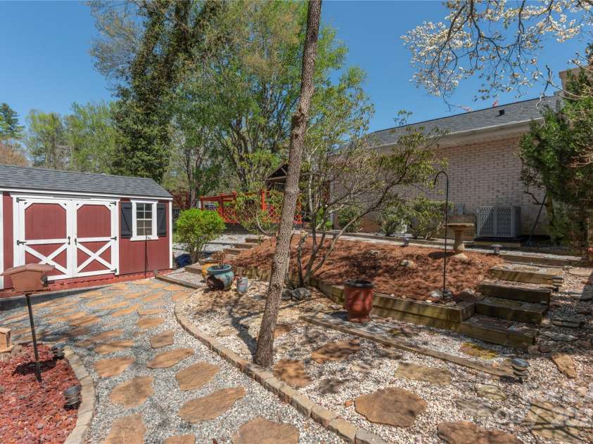 307 Tree Haven Boulevard, Hendersonville, NC 28791.  MLS# CAR4256725, YatesRealty ID 12336. 