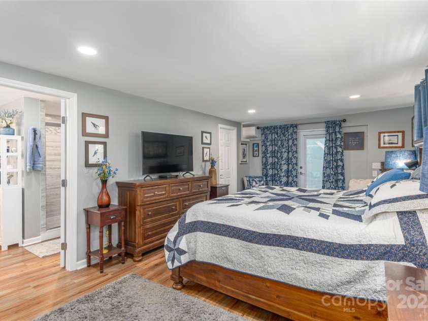 307 Tree Haven Boulevard, Hendersonville, NC 28791.  MLS# CAR4256725, YatesRealty ID 12336. 