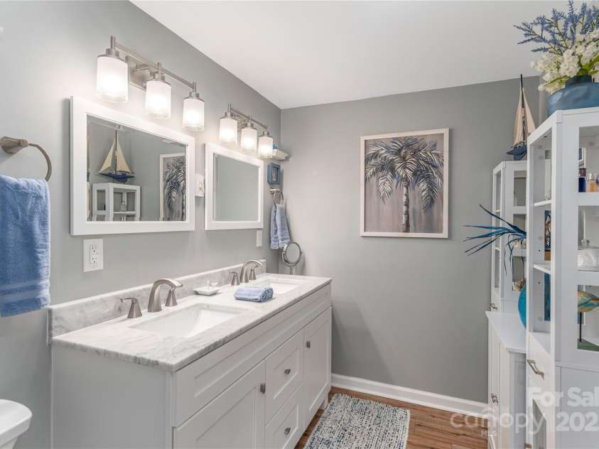 307 Tree Haven Boulevard, Hendersonville, NC 28791.  MLS# CAR4256725, YatesRealty ID 12336. 