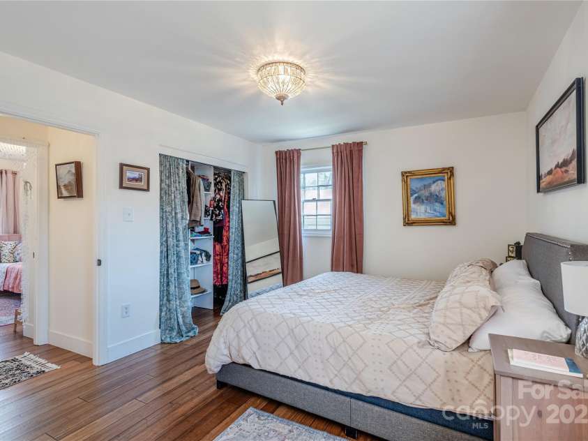 7 Brookcliff Drive, Asheville, NC 28804.  MLS# CAR4224301, YatesRealty ID 12337. Primary bedroom
