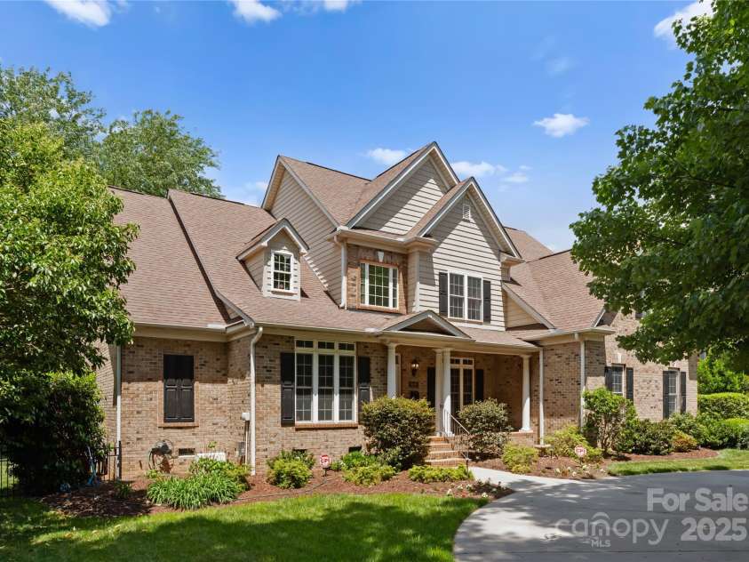 440 Sharon Amity Road, Charlotte, NC 28211.  MLS# CAR4252622, YatesRealty ID 12338. 