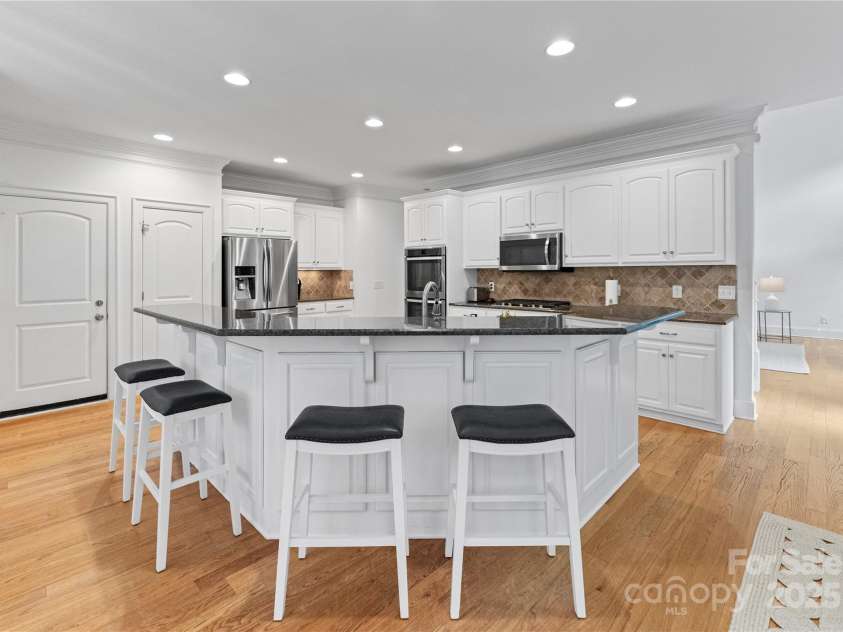 440 Sharon Amity Road, Charlotte, NC 28211.  MLS# CAR4252622, YatesRealty ID 12338. 
