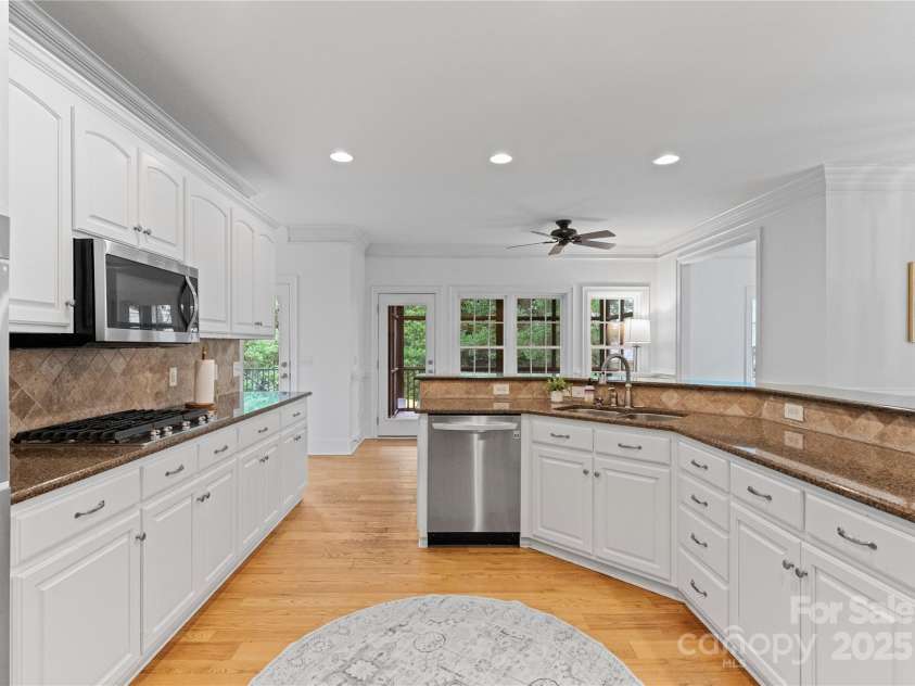 440 Sharon Amity Road, Charlotte, NC 28211.  MLS# CAR4252622, YatesRealty ID 12338. 