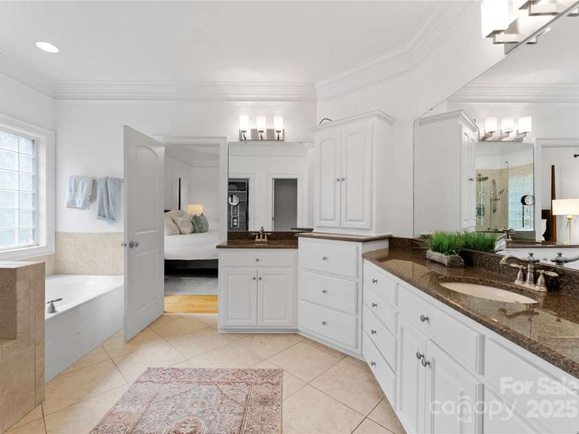 440 Sharon Amity Road, Charlotte, NC 28211.  MLS# CAR4252622, YatesRealty ID 12338. 