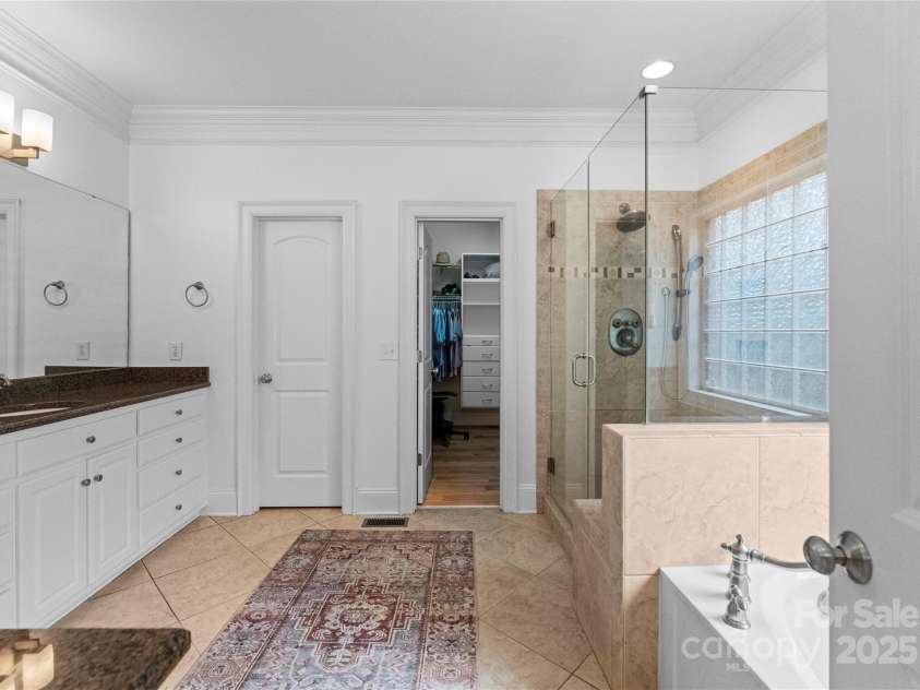440 Sharon Amity Road, Charlotte, NC 28211.  MLS# CAR4252622, YatesRealty ID 12338. 