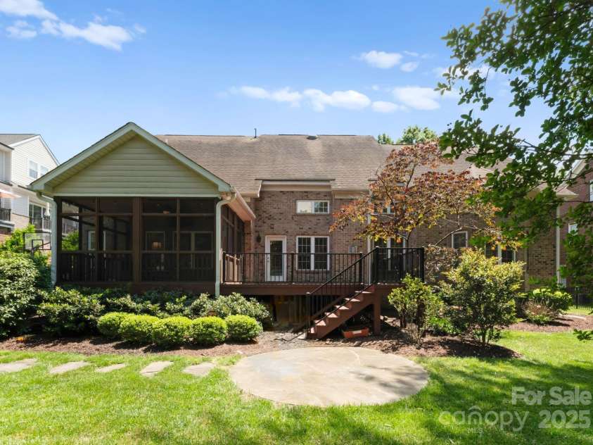 440 Sharon Amity Road, Charlotte, NC 28211.  MLS# CAR4252622, YatesRealty ID 12338. 
