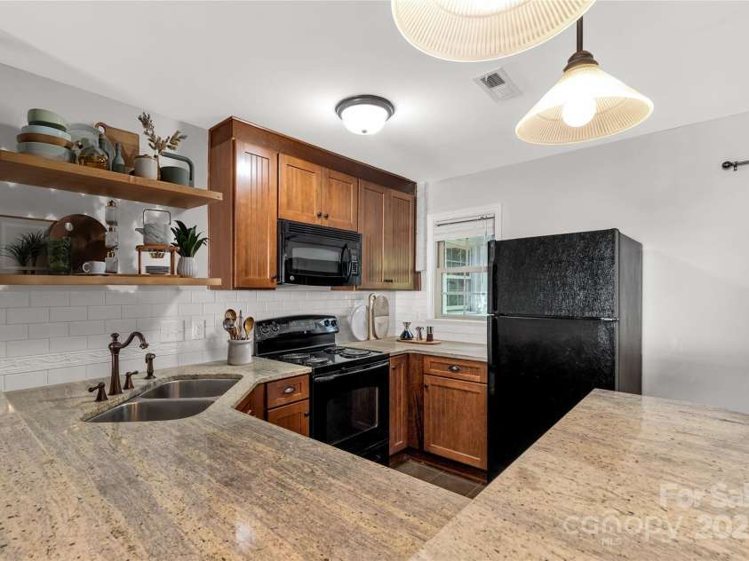 4923 Park Road, Charlotte, NC 28209.  MLS# CAR4303908, YatesRealty ID 12339. 