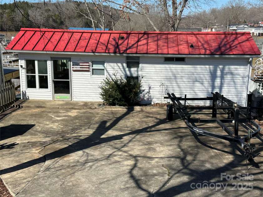 117 Badin Lake Circle, New London, NC 28127.  MLS# CAR4225014, YatesRealty ID 1234. 