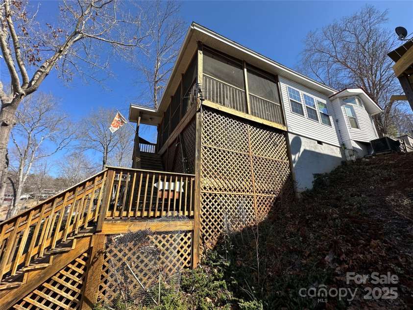 117 Badin Lake Circle, New London, NC 28127.  MLS# CAR4225014, YatesRealty ID 1234. 