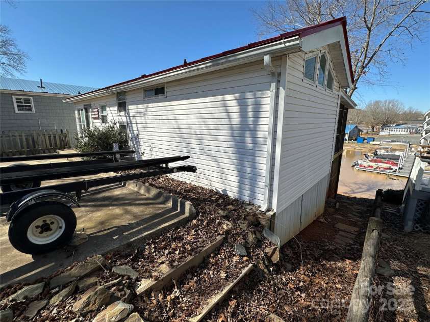 117 Badin Lake Circle, New London, NC 28127.  MLS# CAR4225014, YatesRealty ID 1234. 