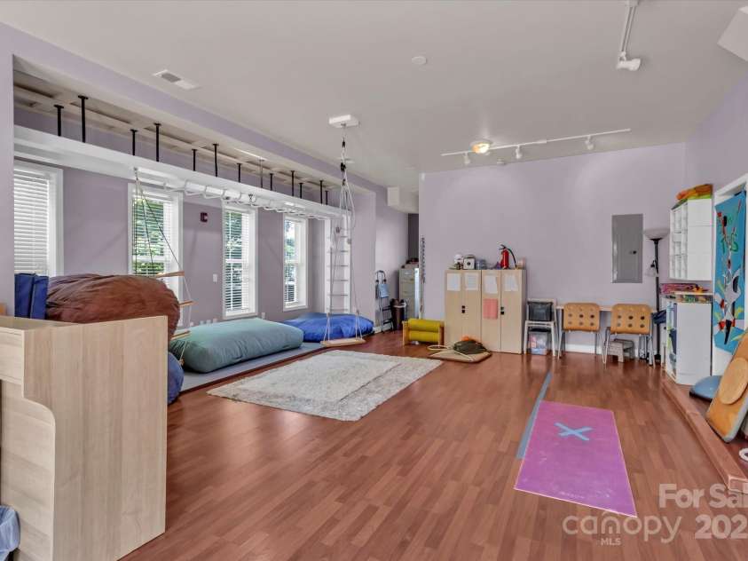 2092 Ayrsley Town Boulevard, Charlotte, NC 28273.  MLS# CAR4255655, YatesRealty ID 12340. 