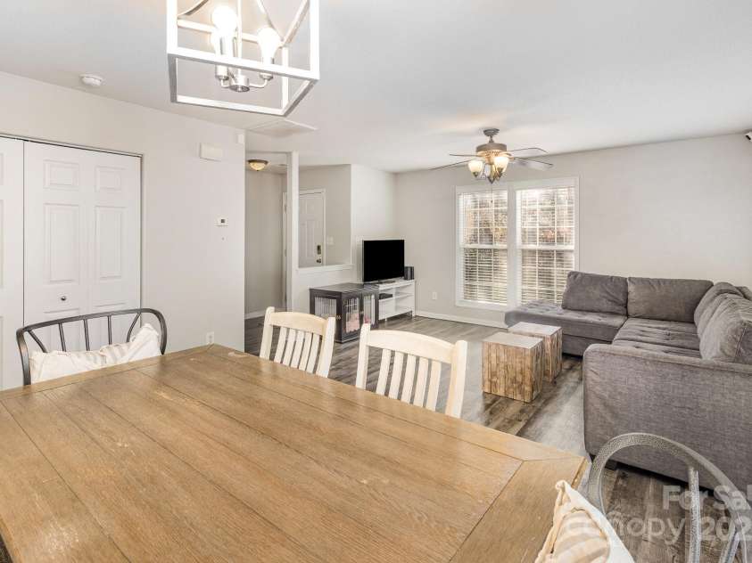 9562 Littleleaf Drive, Charlotte, NC 28215.  MLS# CAR4230637, YatesRealty ID 12341. 