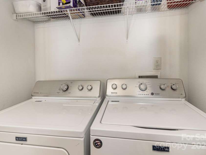 9562 Littleleaf Drive, Charlotte, NC 28215.  MLS# CAR4230637, YatesRealty ID 12341. 