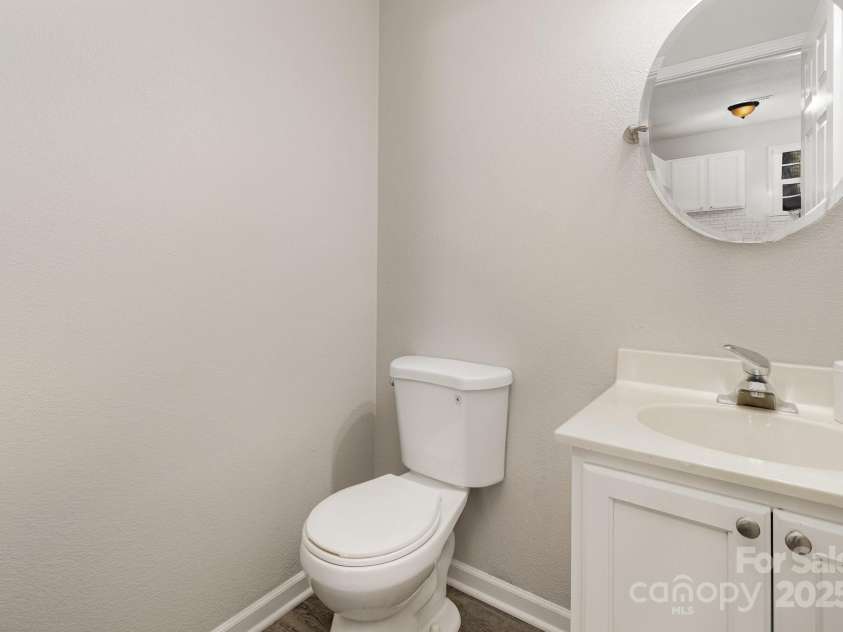 9562 Littleleaf Drive, Charlotte, NC 28215.  MLS# CAR4230637, YatesRealty ID 12341. 