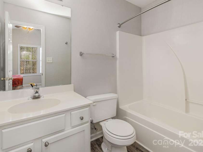 9562 Littleleaf Drive, Charlotte, NC 28215.  MLS# CAR4230637, YatesRealty ID 12341. 