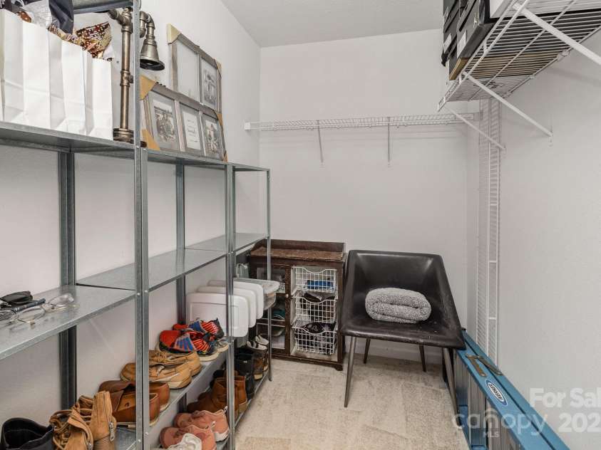 9562 Littleleaf Drive, Charlotte, NC 28215.  MLS# CAR4230637, YatesRealty ID 12341. 