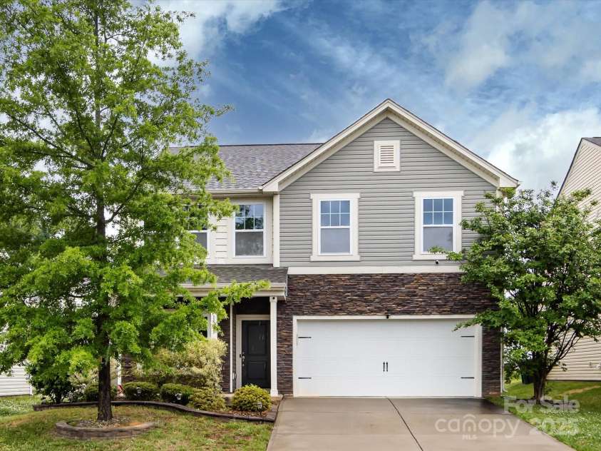 1523 Loropetalum Road, Charlotte, NC 28215.  MLS# CAR4252027, YatesRealty ID 12343. 