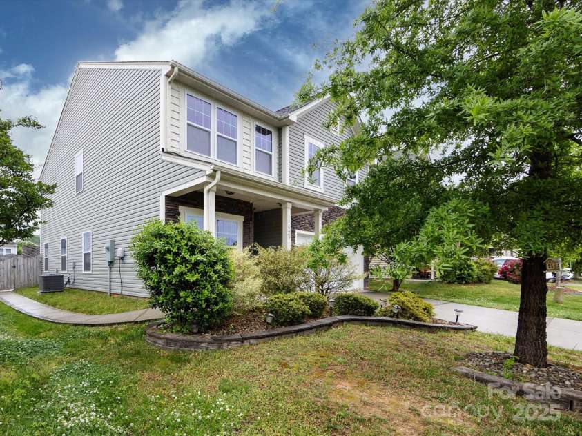 1523 Loropetalum Road, Charlotte, NC 28215.  MLS# CAR4252027, YatesRealty ID 12343. 