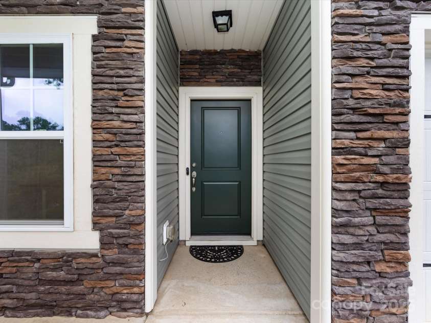 1523 Loropetalum Road, Charlotte, NC 28215.  MLS# CAR4252027, YatesRealty ID 12343. 