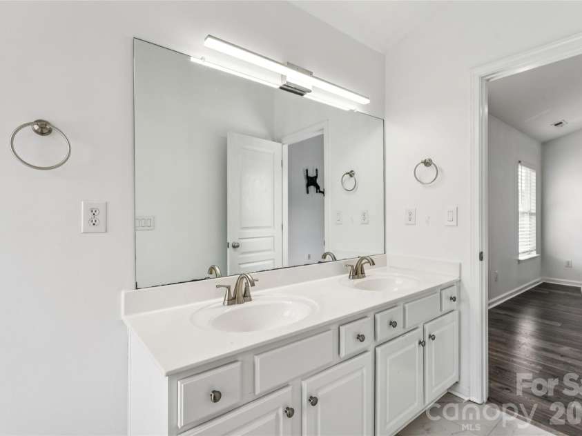 1532 Bitter Creek Drive, Charlotte, NC 28214.  MLS# CAR4344250, YatesRealty ID 12343. 