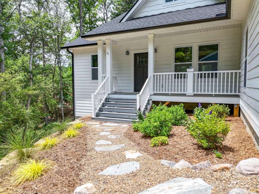 25 Amys Way, Black Mountain, NC 28711.  MLS# CAR4215909, YatesRealty ID 12344. 
