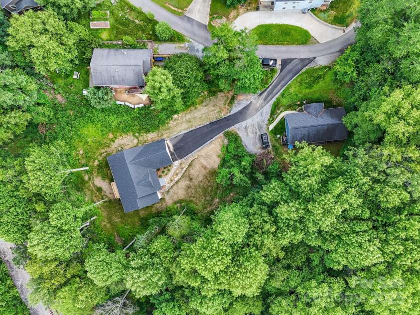 25 Amys Way, Black Mountain, NC 28711.  MLS# CAR4215909, YatesRealty ID 12344. 
